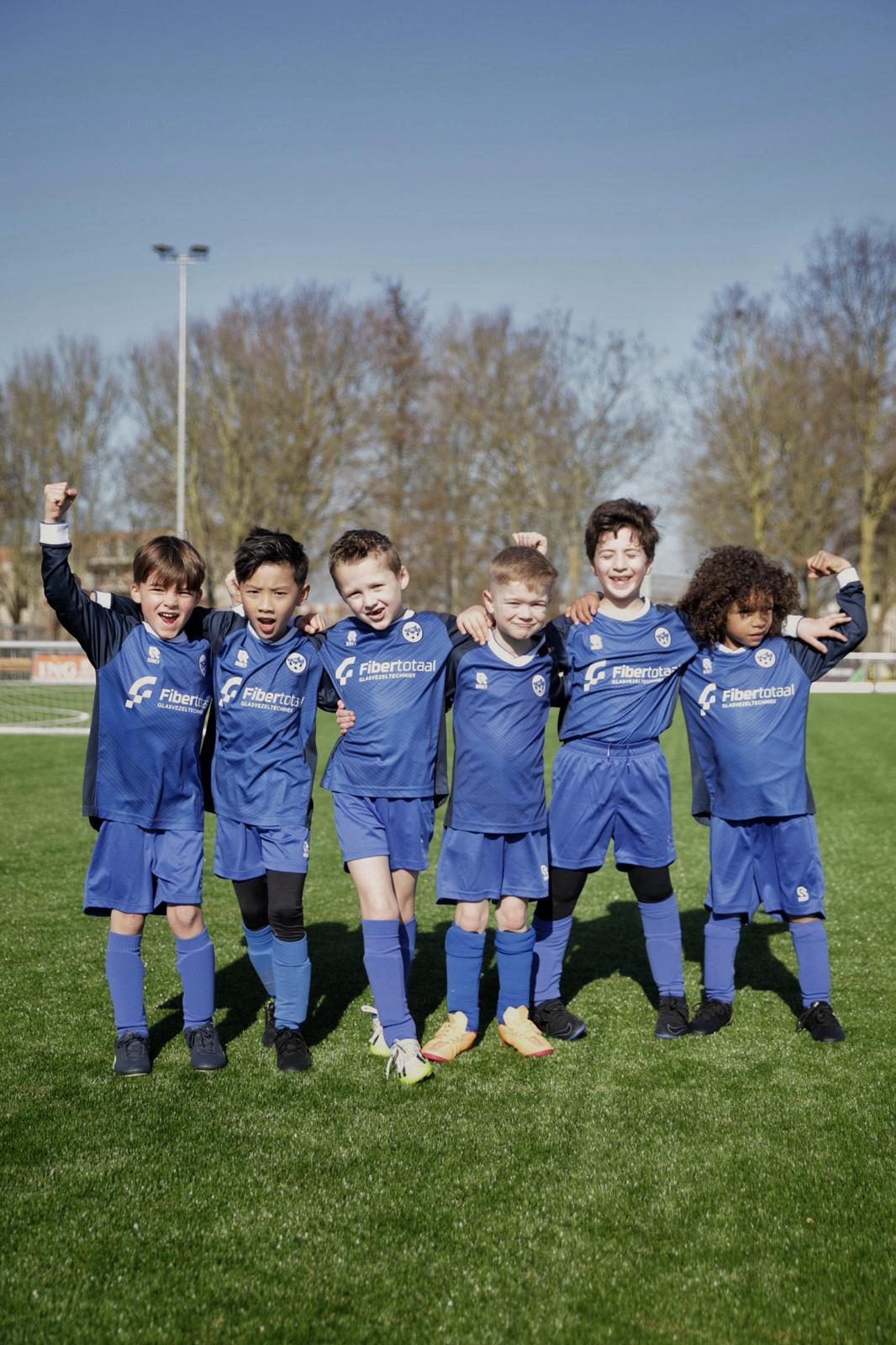 Herenelftal met Fibertotaal als shirtsponsor